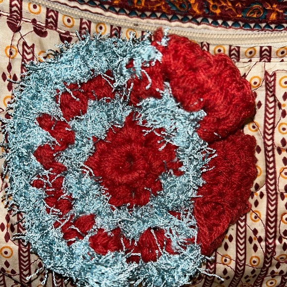 ❤️SOLD❤️BIG Luxurious Red and Blue Wash Cloth OR Dish Scrubby - Picture 4 of 4